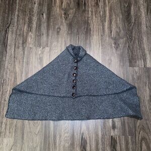 Aran Woollen Mills 100% Merino Wool Button Front Chevron Knit Cape Poncho NEW